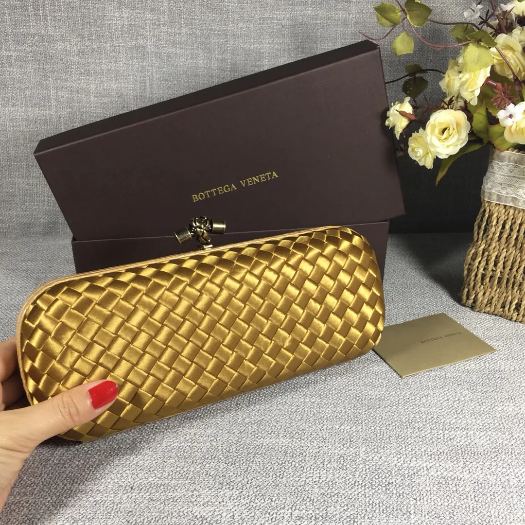 8651 Large Classic Dinner Bag ~~~Snake leather with ribbon ~~~Dense and slippery, not easy to fluff, can hold iPhones of all sizes! Size: 25cm*9.5cm*4cm
